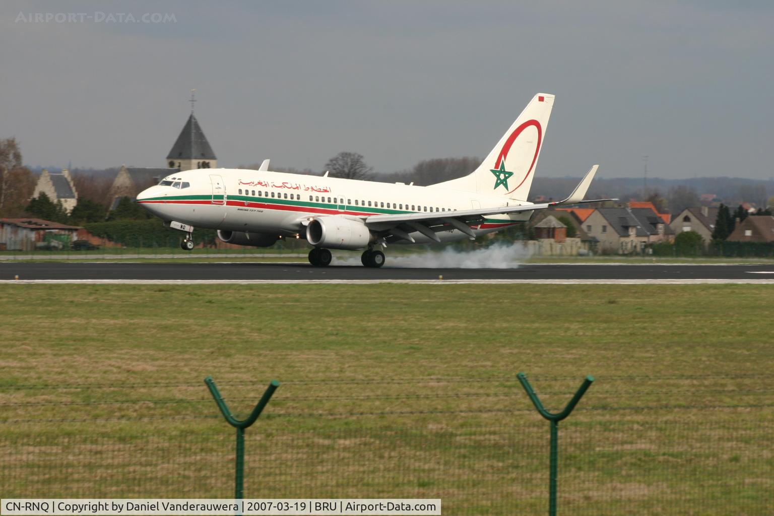 CN-RNQ, 2000 Boeing 737-7B6 C/N 28985, touch-down rwy 25L