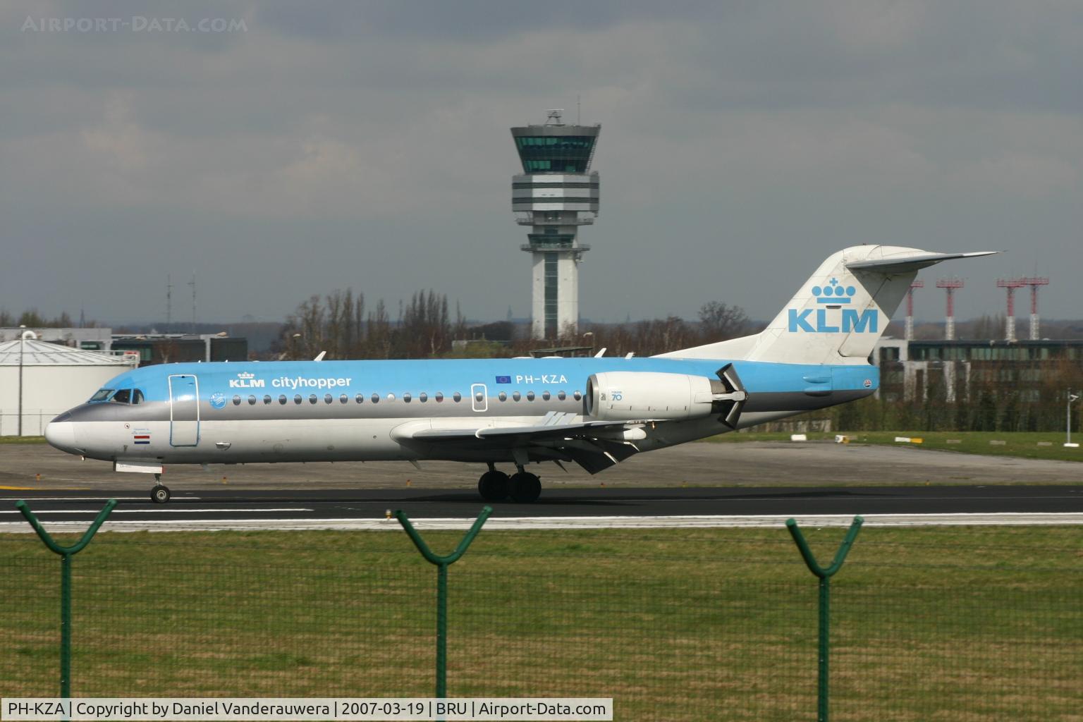 PH-KZA, 1996 Fokker 70 (F-28-070) C/N 11567, just arrived on rwy 25L