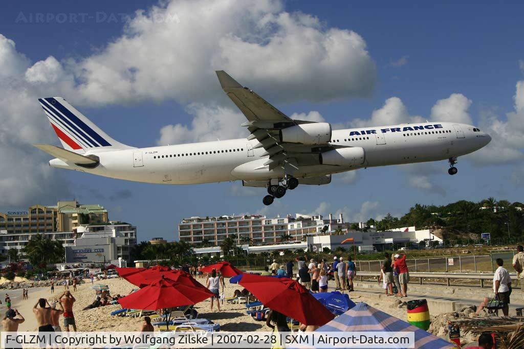 F-GLZM, 1998 Airbus A340-313X C/N 237, visitor