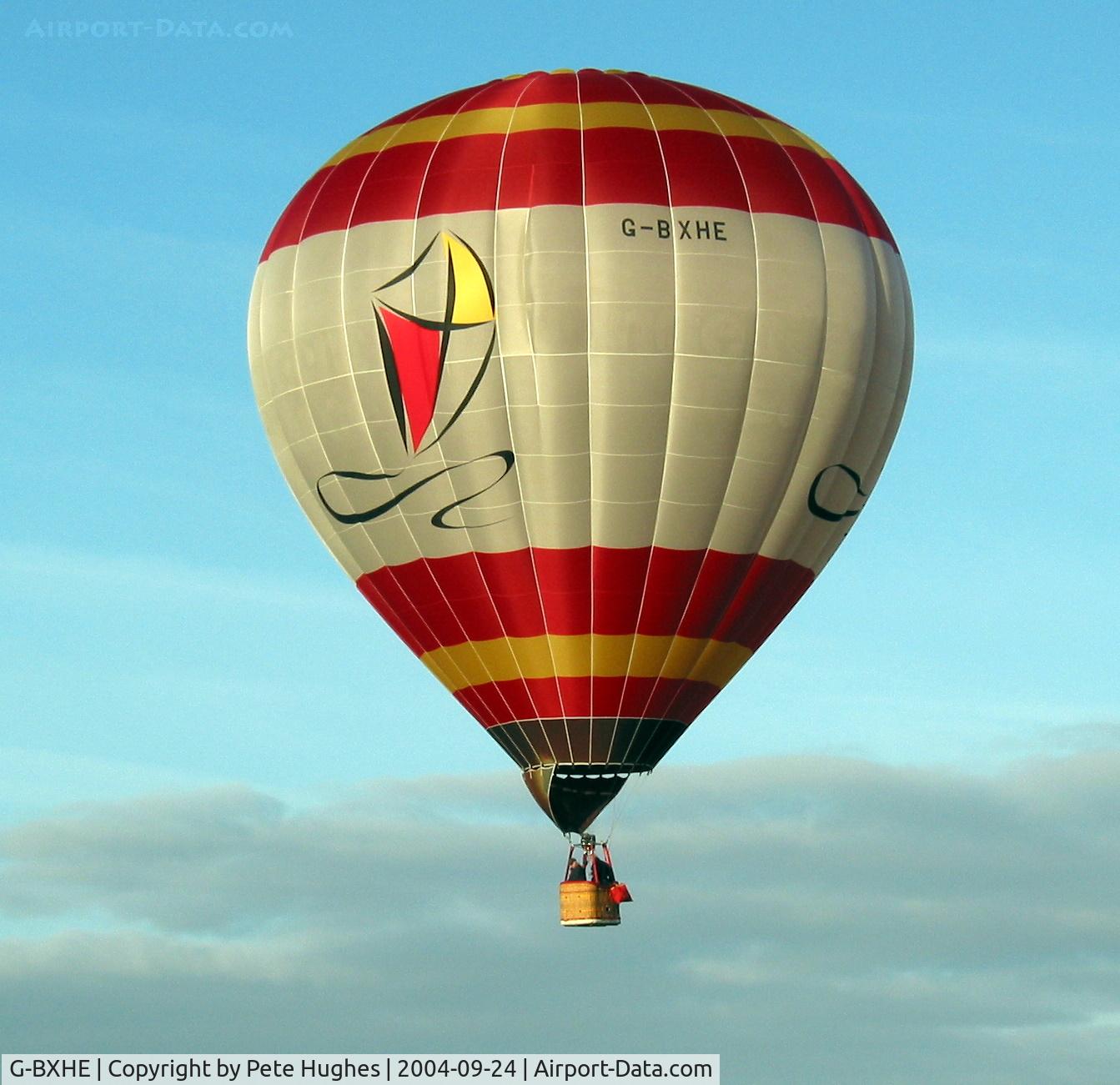 G-BXHE, 1997 Lindstrand Balloons LBL 105A C/N 459, flying at the Irish Championships, September 2004