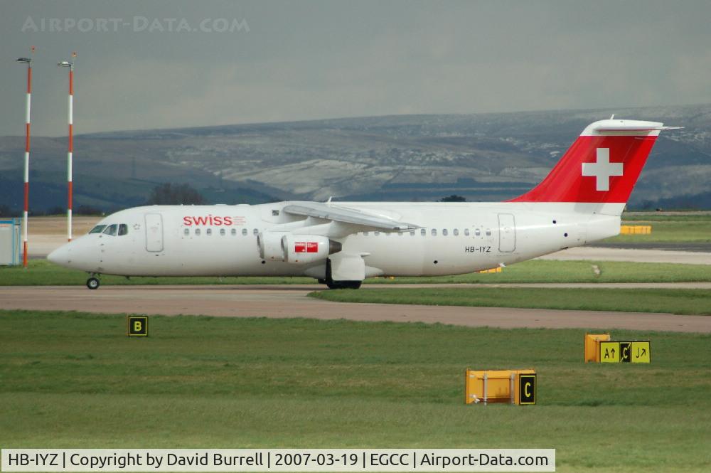 HB-IYZ, 1998 British Aerospace Avro 146-RJ100 C/N 0338, Swiss Air - Taxiing