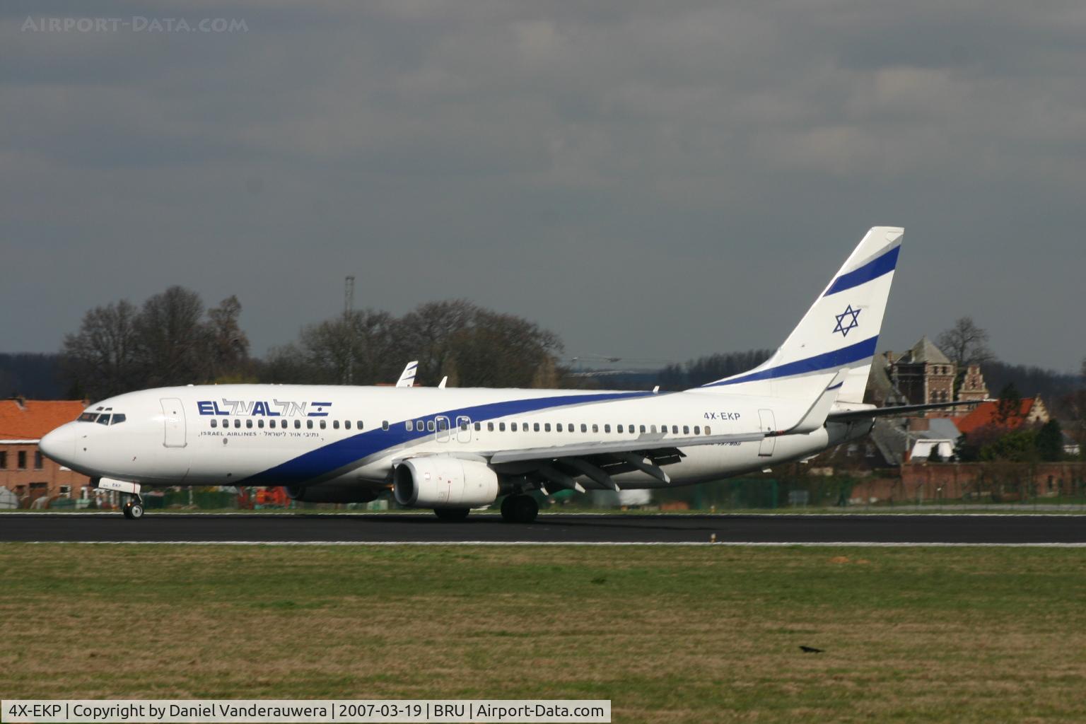 4X-EKP, 2001 Boeing 737-8Q8 C/N 30639, after touched rwy 25L