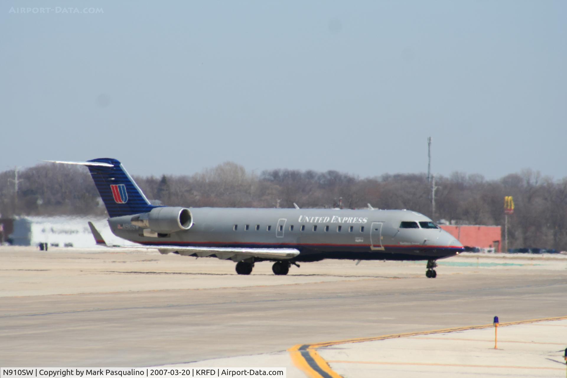 N910SW, 2001 Bombardier CRJ-200LR (CL-600-2B19) C/N 7566, CL-600-2B19