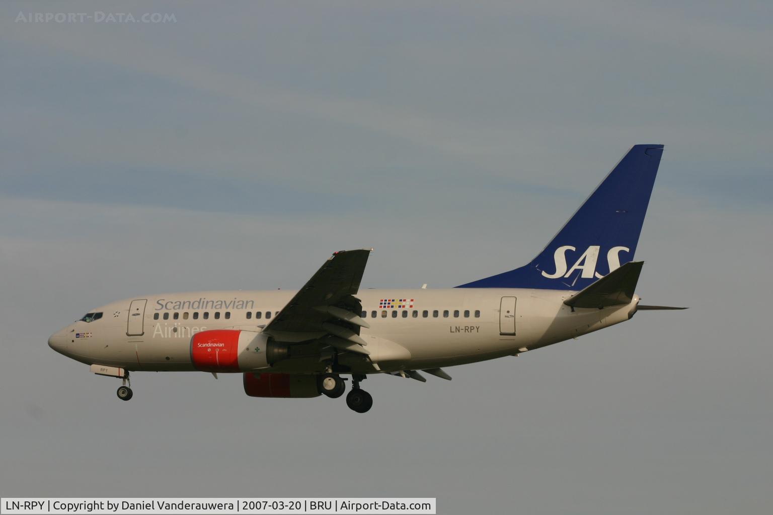 LN-RPY, 1998 Boeing 737-683 C/N 28292, arrival of flight SK589