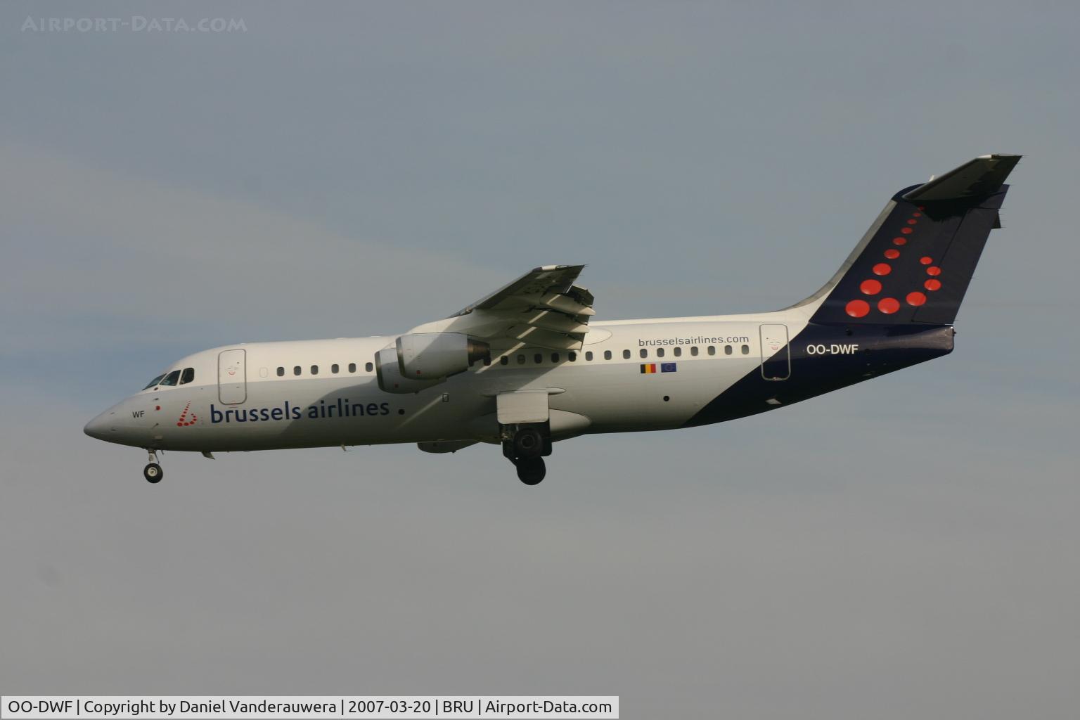 OO-DWF, 1998 British Aerospace Avro 146-RJ100 C/N E3332, new brussels airlines livery