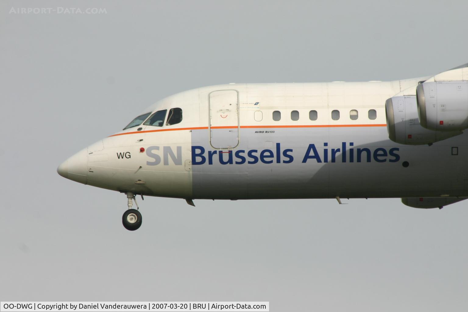 OO-DWG, 1998 British Aerospace Avro 146-RJ100 C/N E3336, arrival of flight SN2310