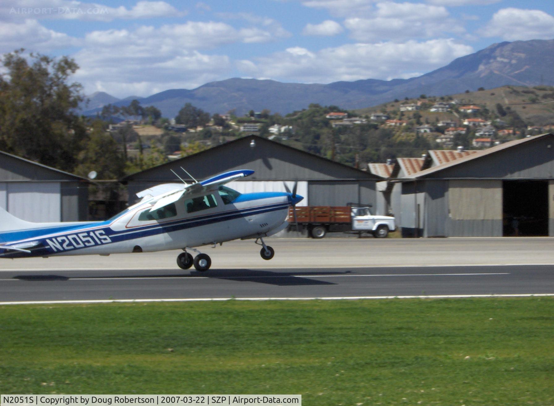 N2051S, 1975 Cessna 210L Centurion C/N 21061018, 1975 Cessna 210L CENTURION, Continental IO-520-L 300 Hp, flap landing Rwy 04