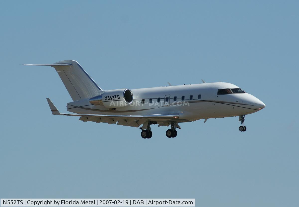 N552TS, 2002 Bombardier Challenger 604 (CL-600-2B16) C/N 5552, CL-604