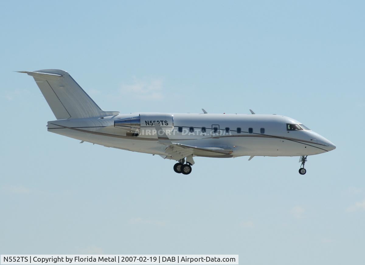 N552TS, 2002 Bombardier Challenger 604 (CL-600-2B16) C/N 5552, CL-604