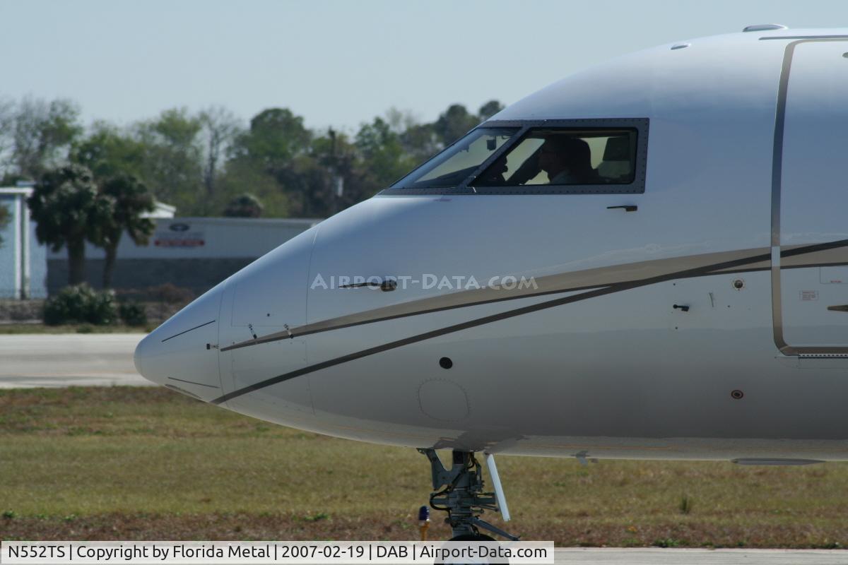 N552TS, 2002 Bombardier Challenger 604 (CL-600-2B16) C/N 5552, CL-604