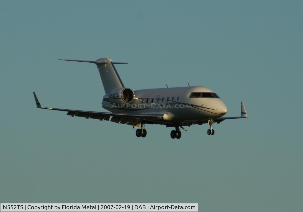 N552TS, 2002 Bombardier Challenger 604 (CL-600-2B16) C/N 5552, CL-604