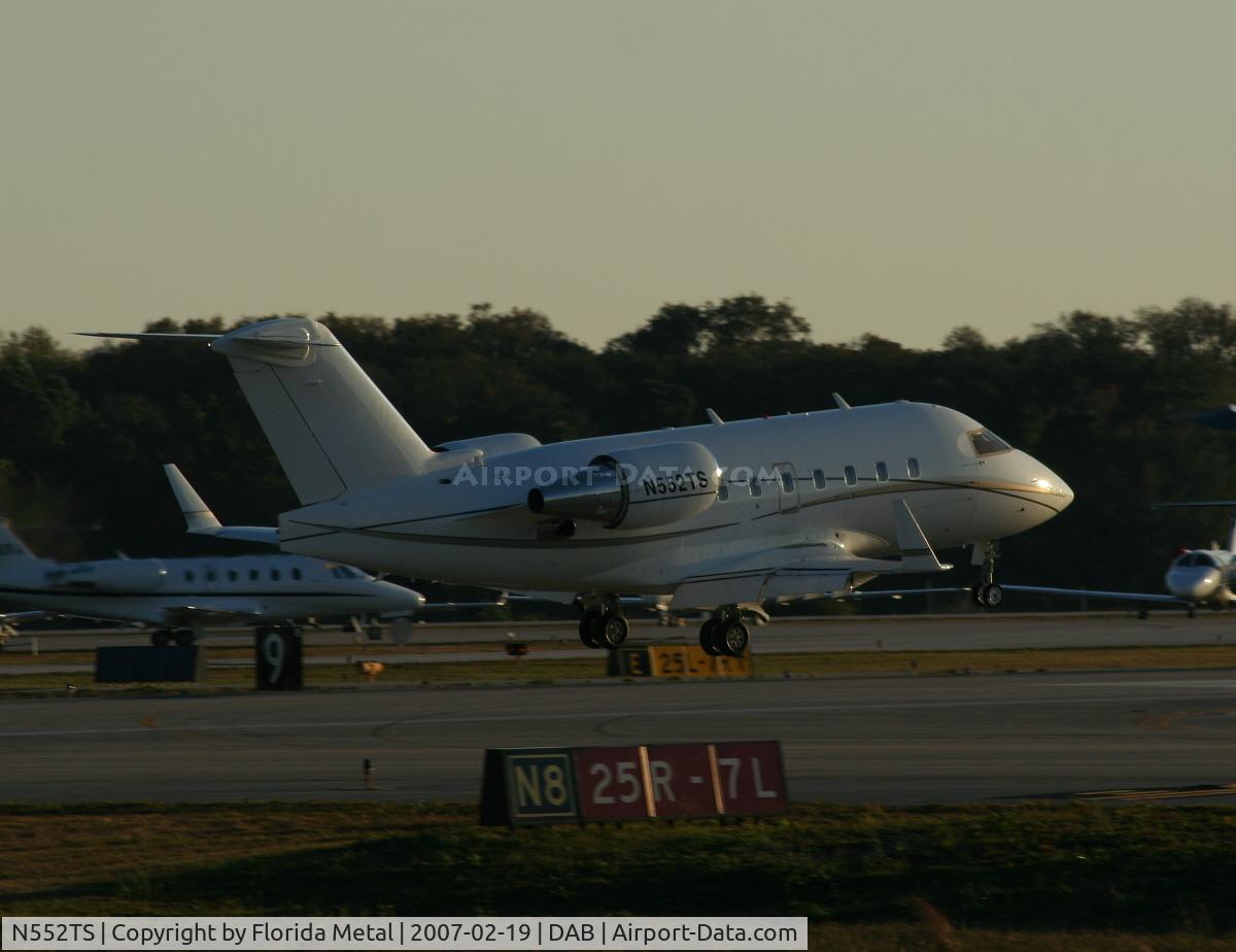 N552TS, 2002 Bombardier Challenger 604 (CL-600-2B16) C/N 5552, CL-604