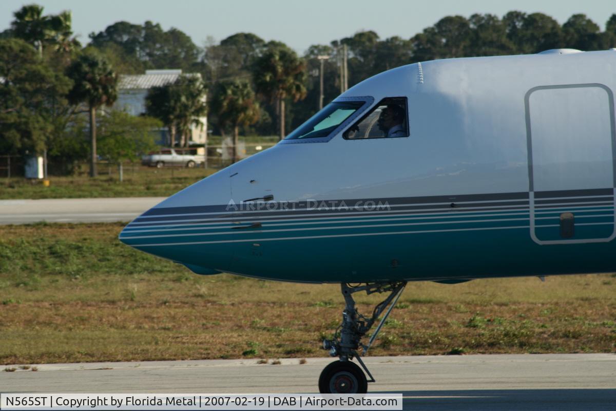 N565ST, 2004 Gulfstream Aerospace GV-SP (G550) C/N 5015, G-550