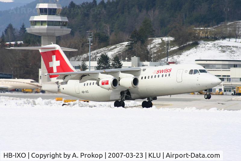 HB-IXO, 1996 British Aerospace Avro 146-RJ100 C/N E3284, Single charter LX9256 from Altenrhein arriving on Rwy10L in KLU