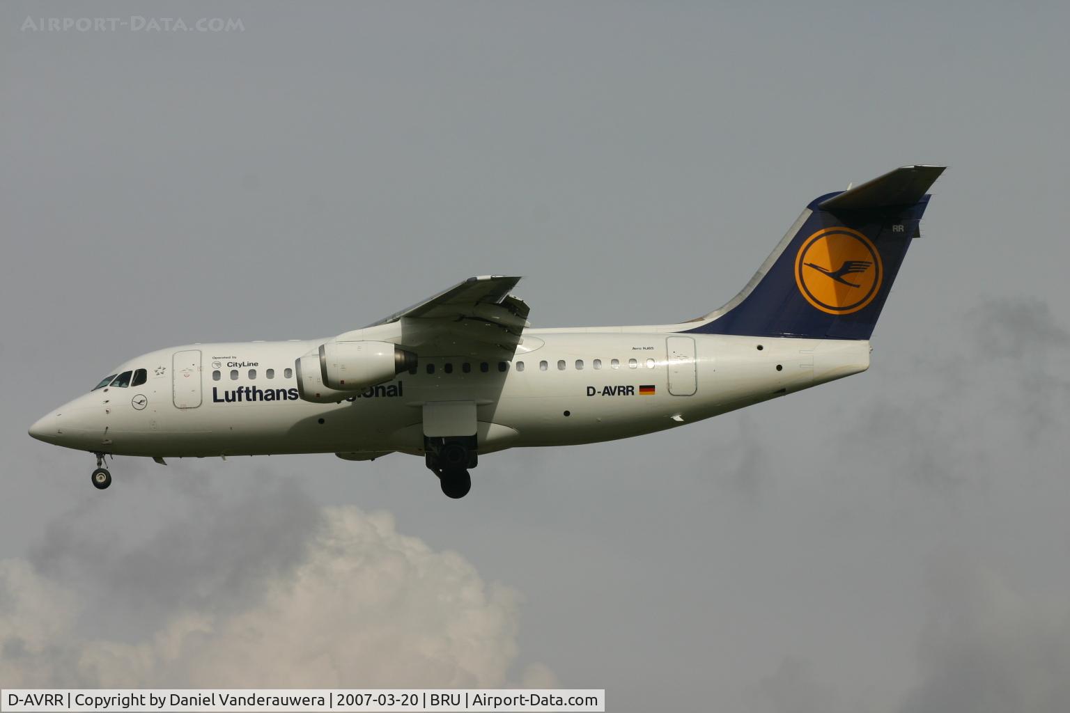 D-AVRR, 1997 BAE Systems Avro 146-RJ85 C/N E.2317, descending to rwy 25L