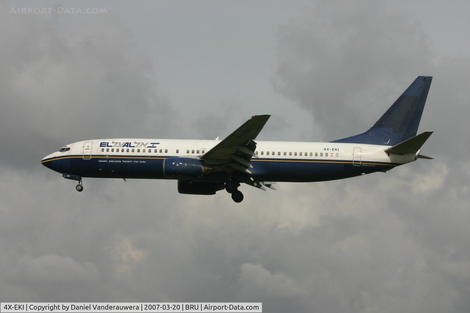 4X-EKI, 1999 Boeing 737-86N C/N 28587, descending to rwy 25L