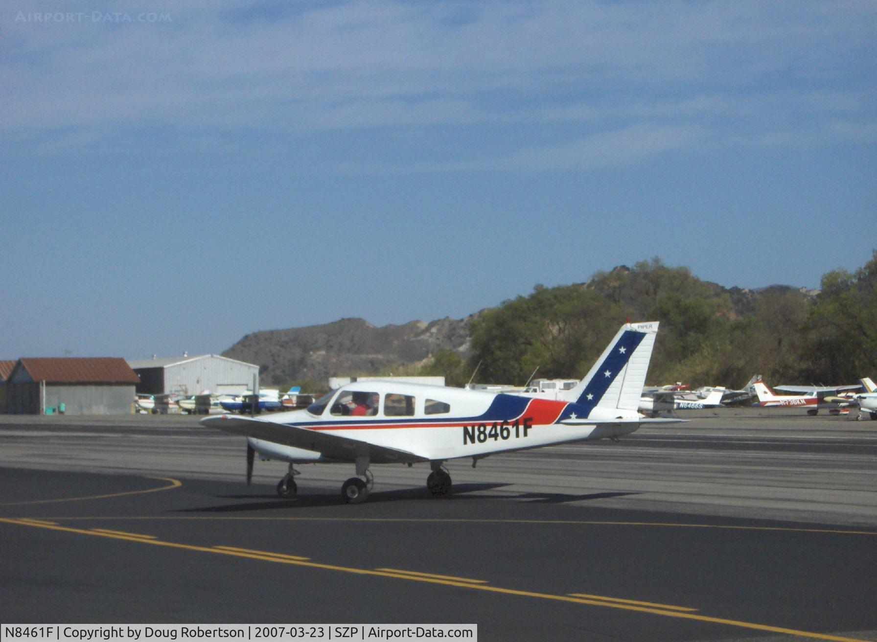N8461F, 1977 Piper PA-28-151 C/N 28-7715267, 1977 Piper PA-28-151 WARRIOR, Lycoming O-320-E3D 150 Hp, taxi