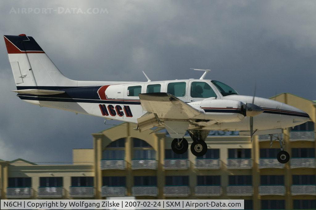 N6CH, 1971 Beech 58 Baron C/N TH-131, visitor
