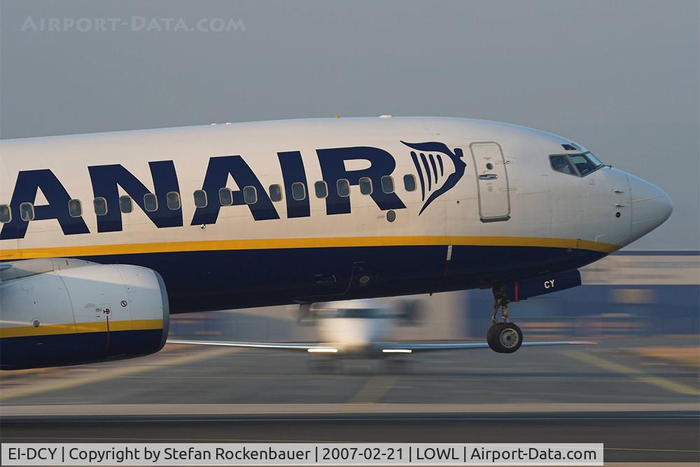 EI-DCY, 2004 Boeing 737-8AS C/N 33570, Panning shot.