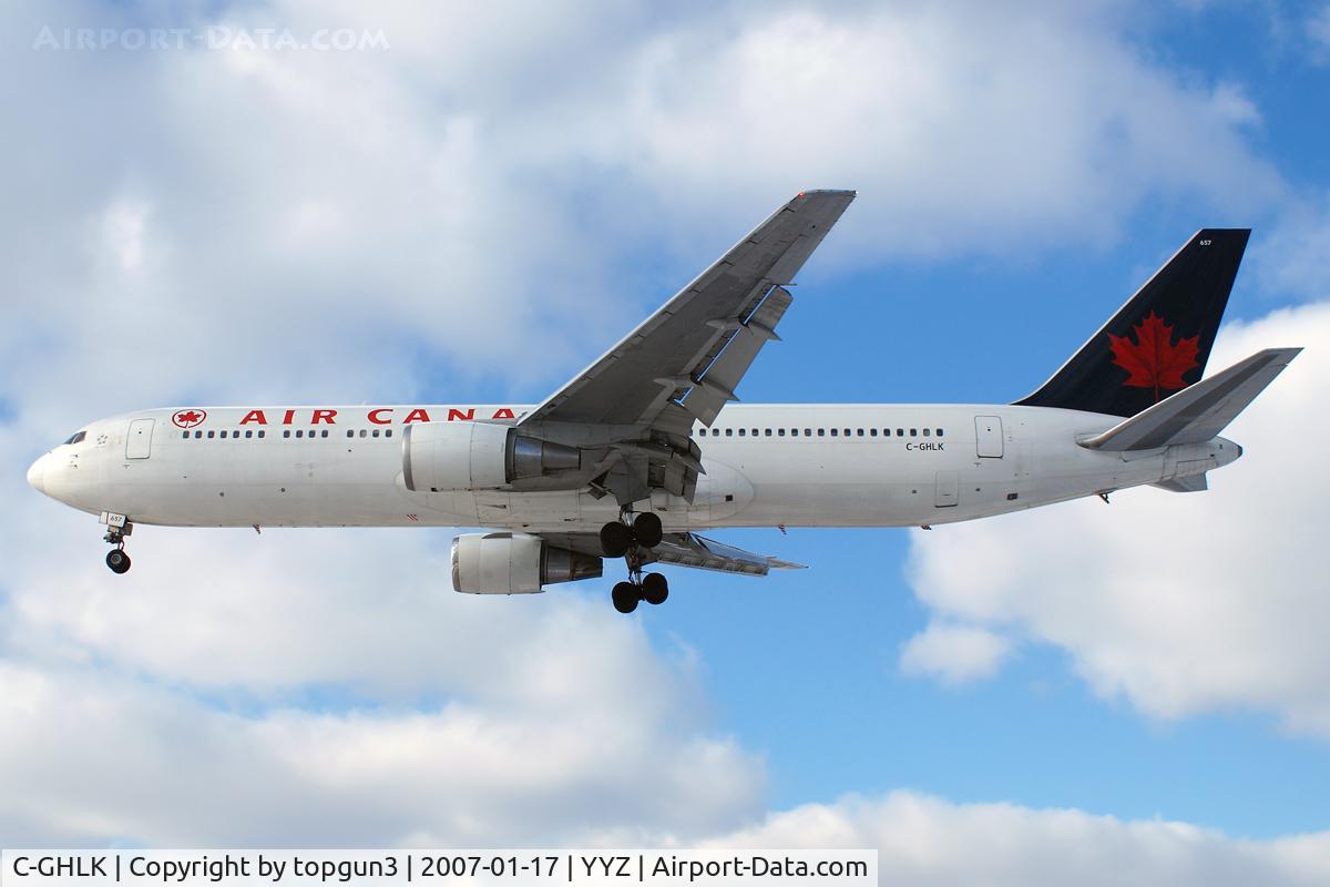 C-GHLK, 1992 Boeing 767-35H C/N 26388, Short final for RWY23.