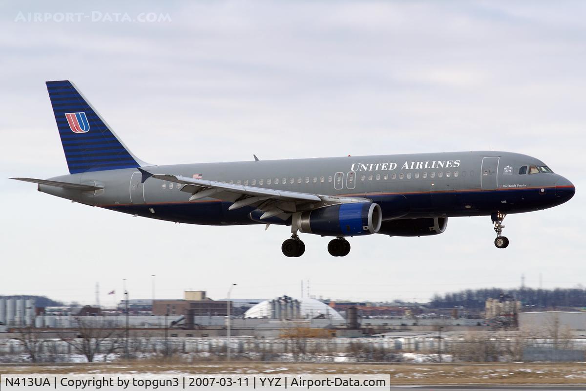 N413UA, 1994 Airbus A320-232 C/N 470, Landing on RWY33L.