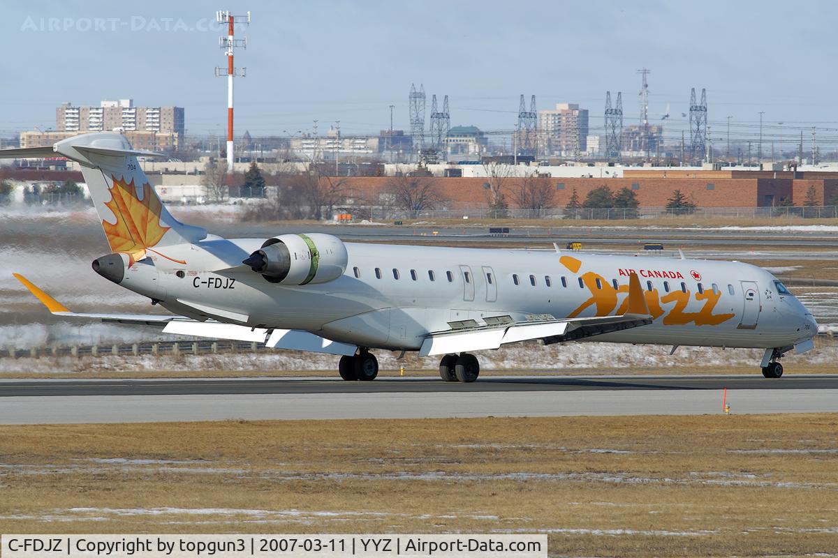 C-FDJZ, 2005 Canadair CRJ-705ER (CL-600-2D15) Regional Jet C/N 15041, Landing on RWY33L.
