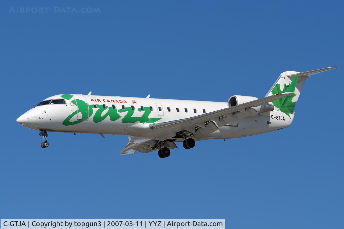 C-GTJA, 2004 Bombardier CRJ-200ER (CL-600-2B19) C/N 7966, Short final for RWY23.