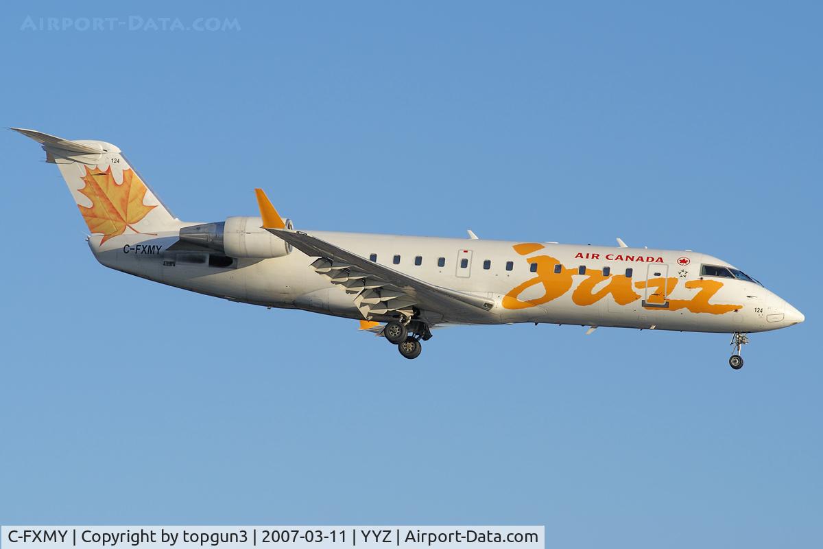 C-FXMY, 1996 Canadair CRJ-200ER (CL-600-2B19) C/N 7124, Short final for RWY23.