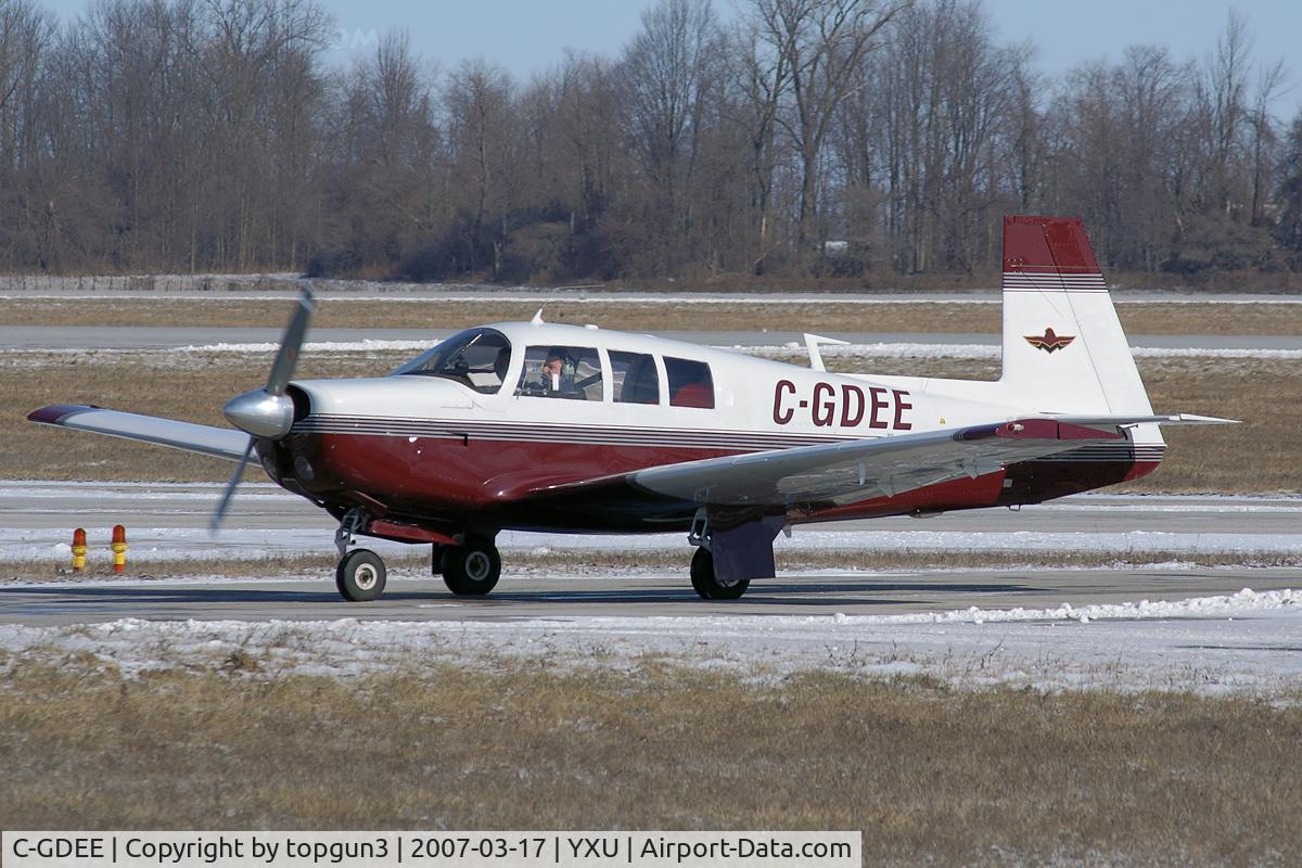 C-GDEE, 1967 Mooney M20F Executive C/N 670425, taxiing on Alpha.