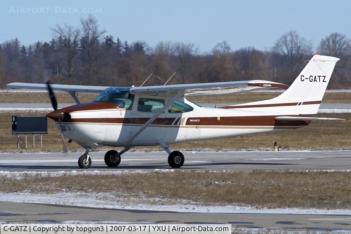 C-GATZ, 1979 Cessna 182Q Skylane C/N 18266948, taxiing on Alpha.