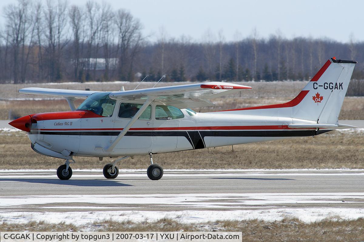 C-GGAK, 1980 Cessna 172RG Cutlass RG C/N 172RG0424, Taxiing on Golf