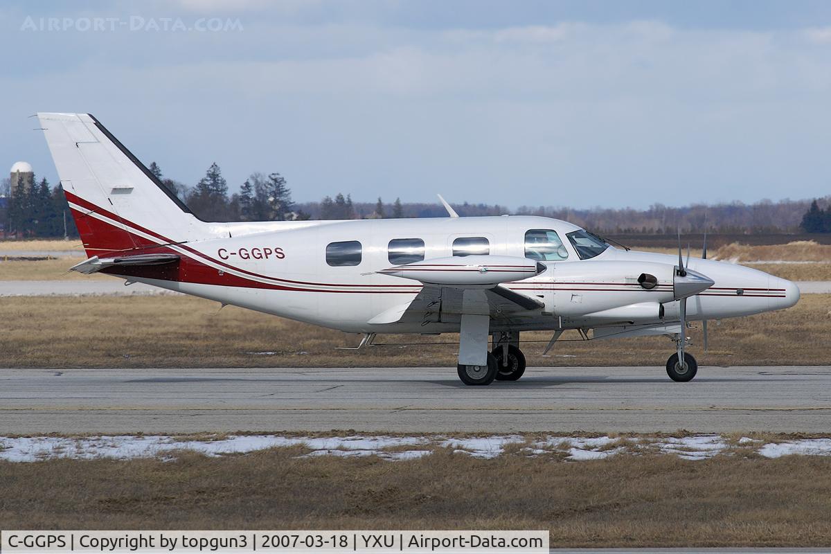 C-GGPS, 1977 Piper PA-31T Cheyenne II C/N 31T-7820023, Taxiing on Golf.