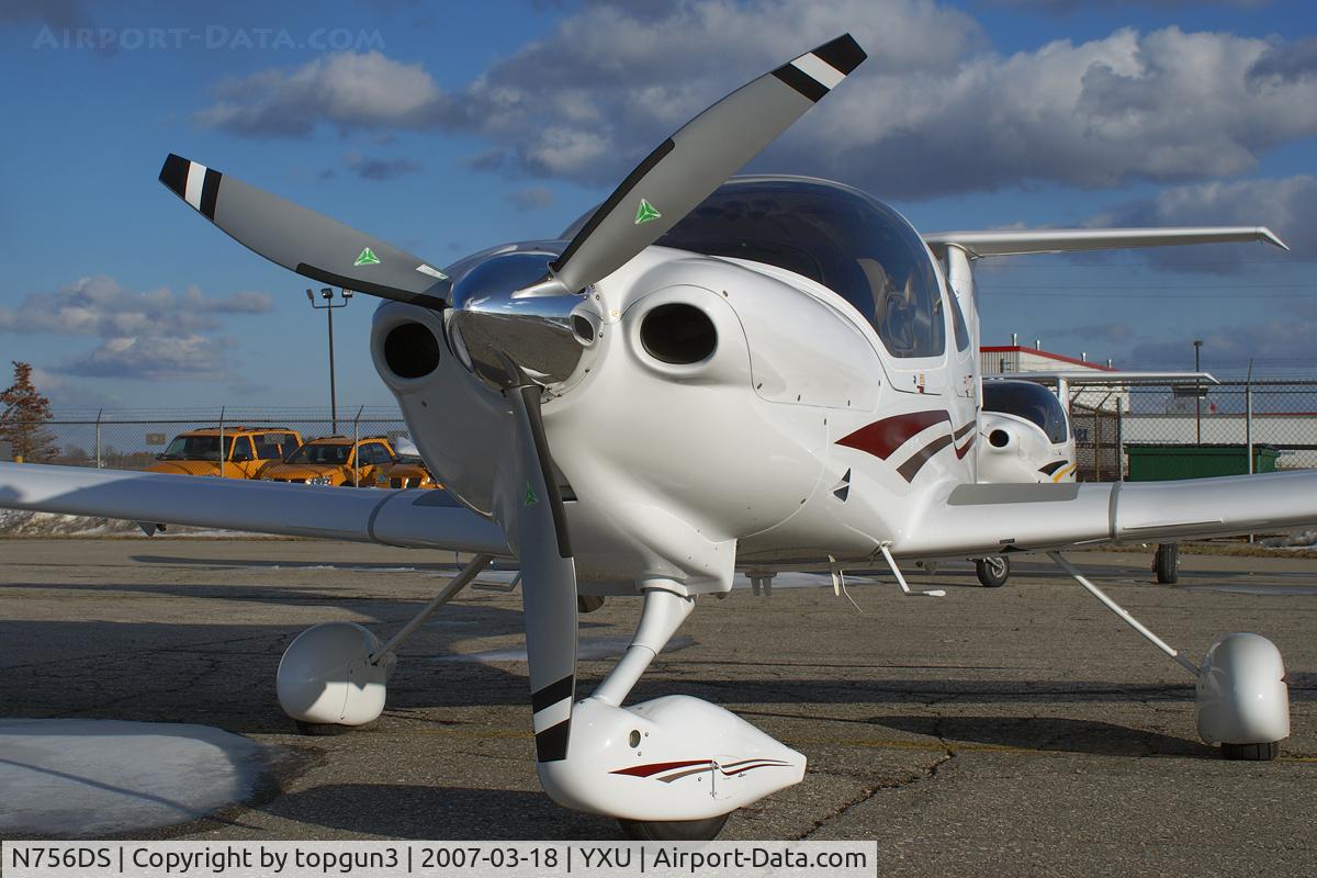 N756DS, 2004 Diamond DA-40 Diamond Star C/N 40.361, Parked in front of Diamond Flight Centre