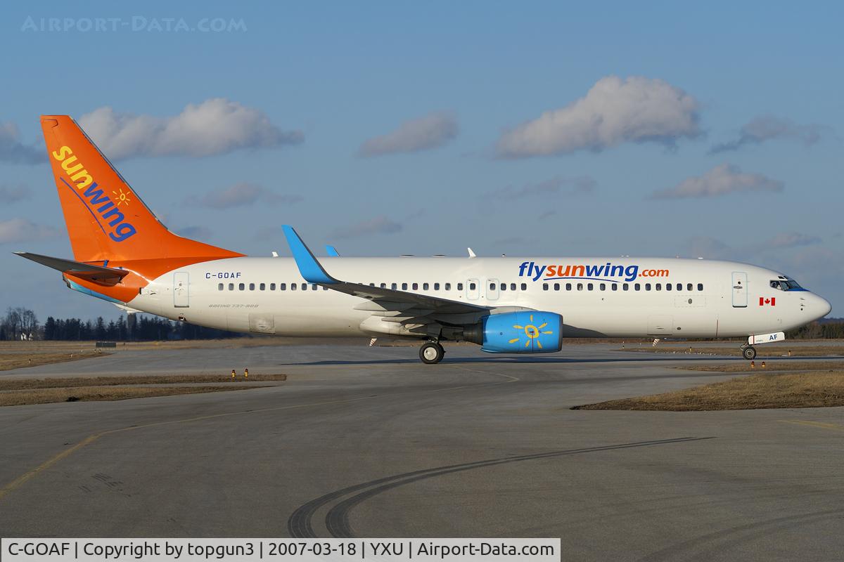 C-GOAF, 2002 Boeing 737-86N C/N 29883, Taxiing on Golf.