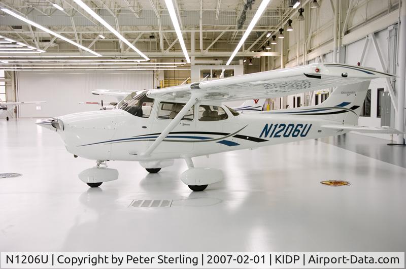 N1206U, 2006 Cessna 172S C/N 172S10417, N1206U in the Cessna Delivery Hangar