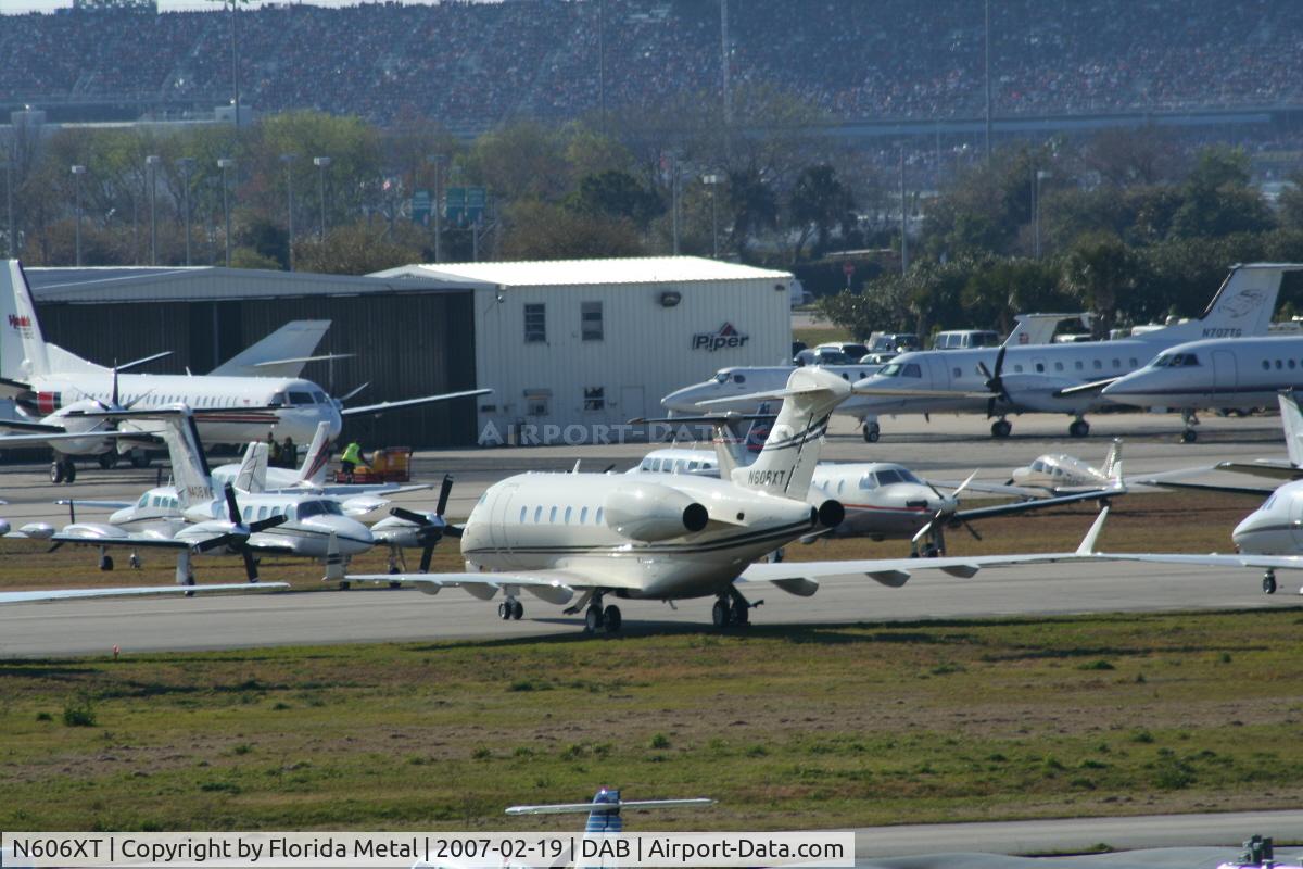 N606XT, 2005 Bombardier Challenger 300 (BD-100-1A10) C/N 20052, Challenger 300