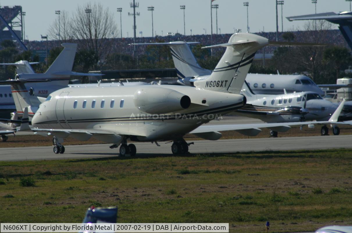 N606XT, 2005 Bombardier Challenger 300 (BD-100-1A10) C/N 20052, Challenger 300