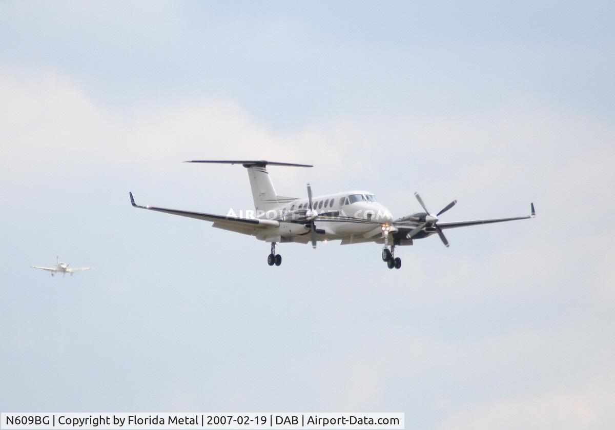 N609BG, Raytheon Aircraft Company B300 C/N FL-468, B-350