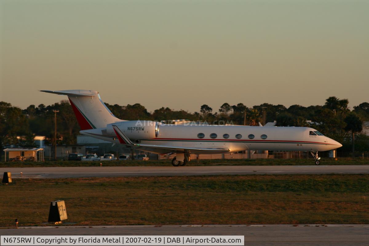 N675RW, 1997 Gulfstream Aerospace G-V C/N 526, Coca Cola