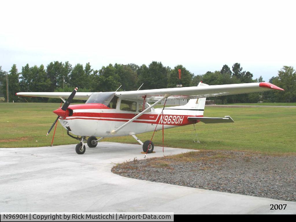 N9690H, 1975 Cessna 172M C/N 17266317, 30 years since I've seen her!