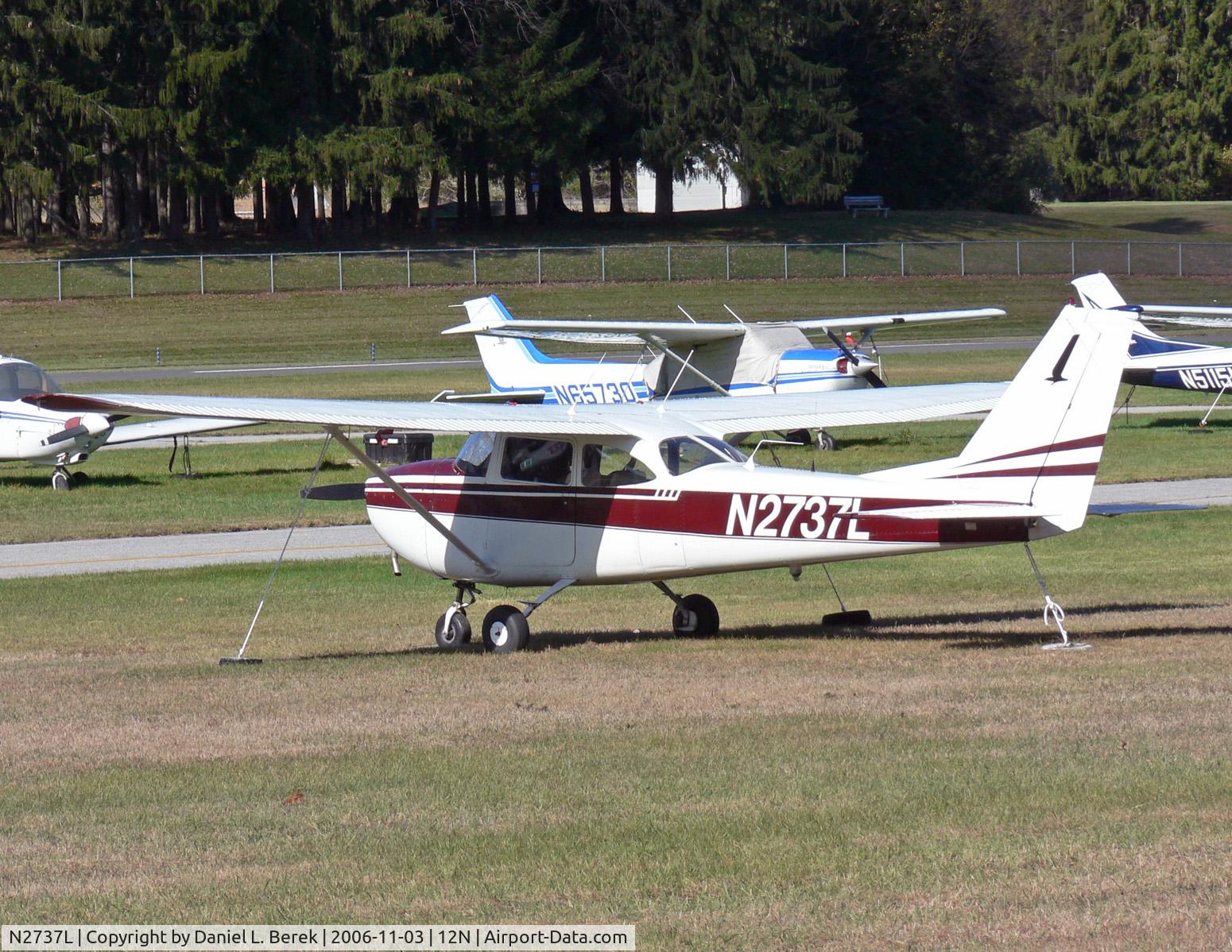 N2737L, 1967 Cessna 172H C/N 17255937, This beautiful 1967 Skyhawk was part of a lineup of similarly aged classics, none of which looked its age.