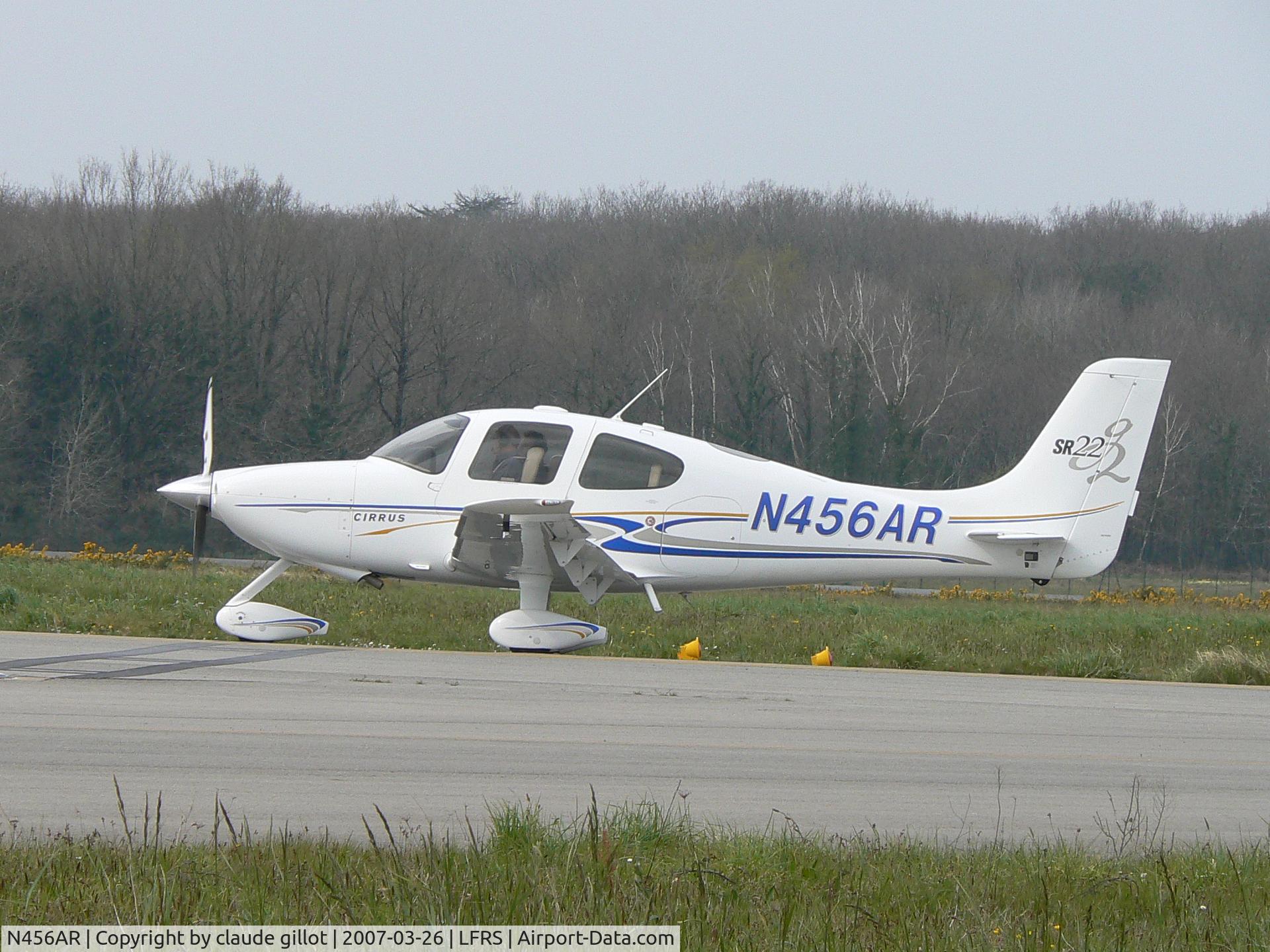 N456AR, 2004 Cirrus SR22 G2 C/N 1163, what's a surprise at Nantes-Atlantique