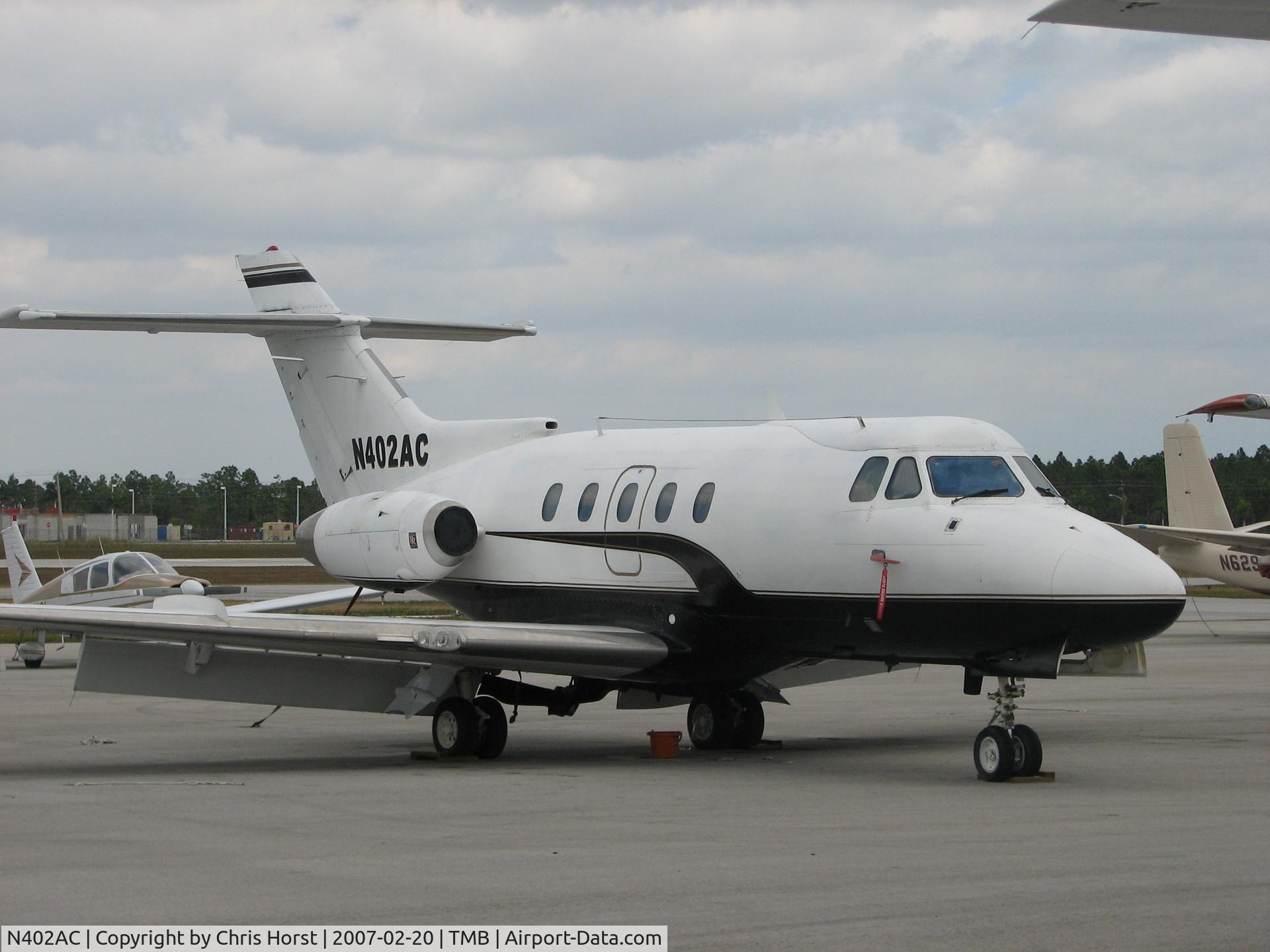 N402AC, 1963 Hawker Siddeley DH-125 C/N 25103, Not much action around 402AC