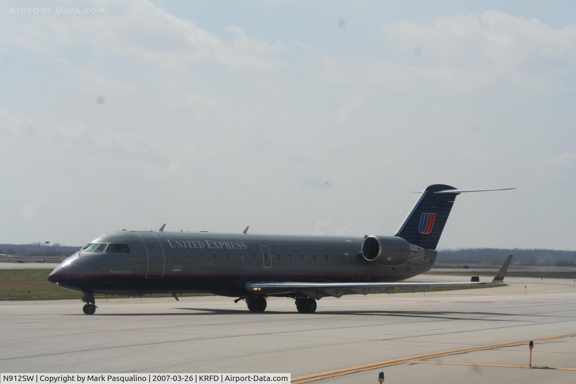 N912SW, 2001 Bombardier CRJ-200LR (CL-600-2B19) C/N 7595, CL-600-2B19