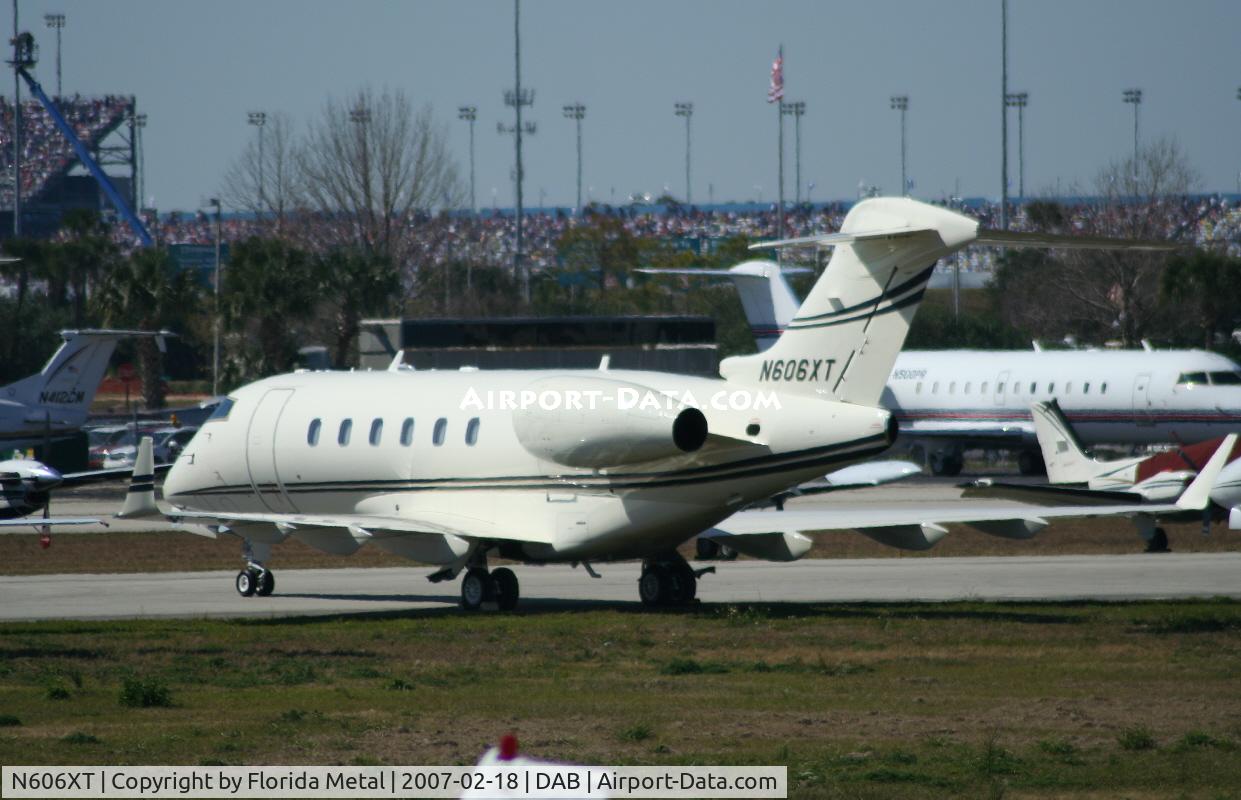 N606XT, 2005 Bombardier Challenger 300 (BD-100-1A10) C/N 20052, Challenger 300