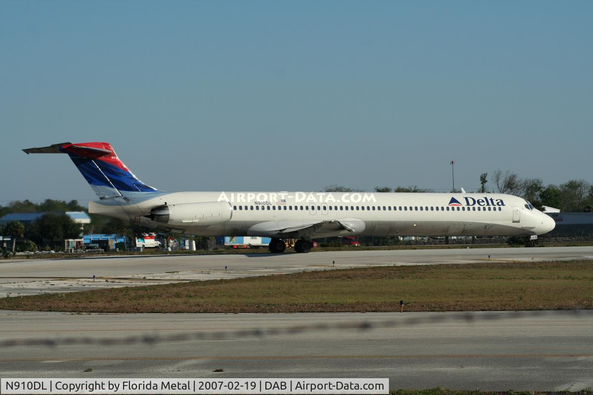 N910DL, 1987 McDonnell Douglas MD-88 C/N 49541, Delta