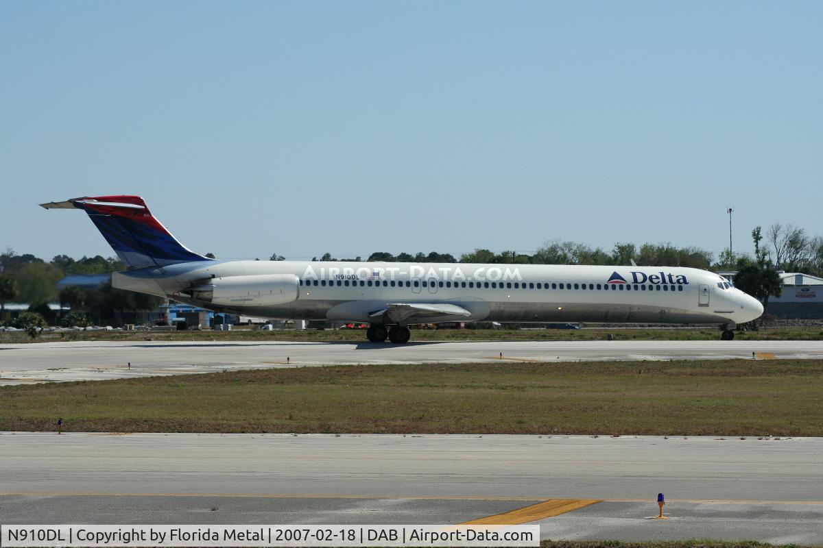 N910DL, 1987 McDonnell Douglas MD-88 C/N 49541, Delta