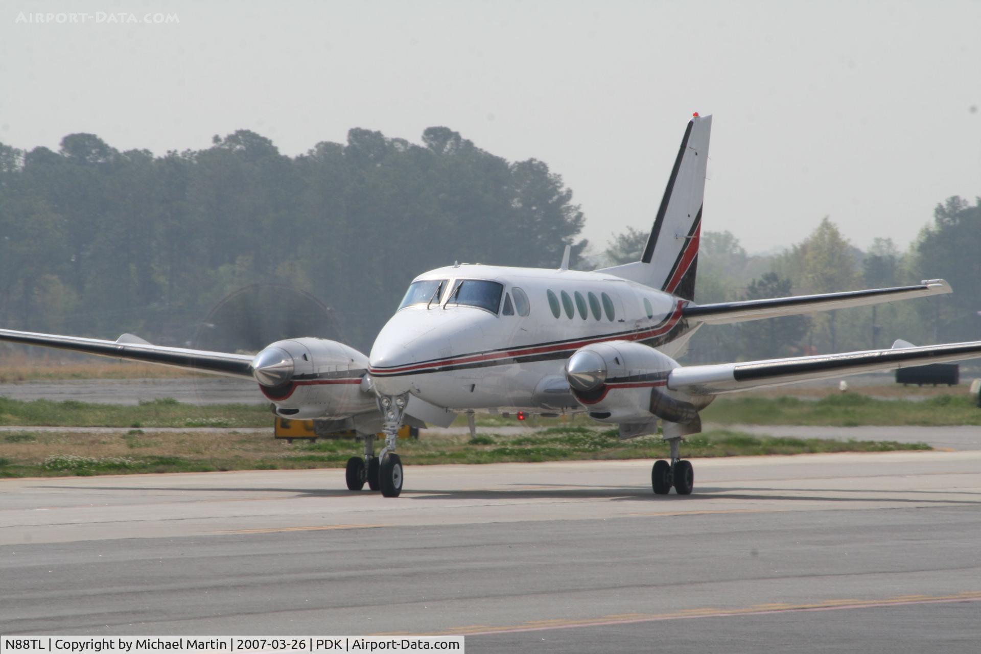 N88TL, 1981 Beech B100 King Air C/N BE-113, Taxing to Epps Air Service