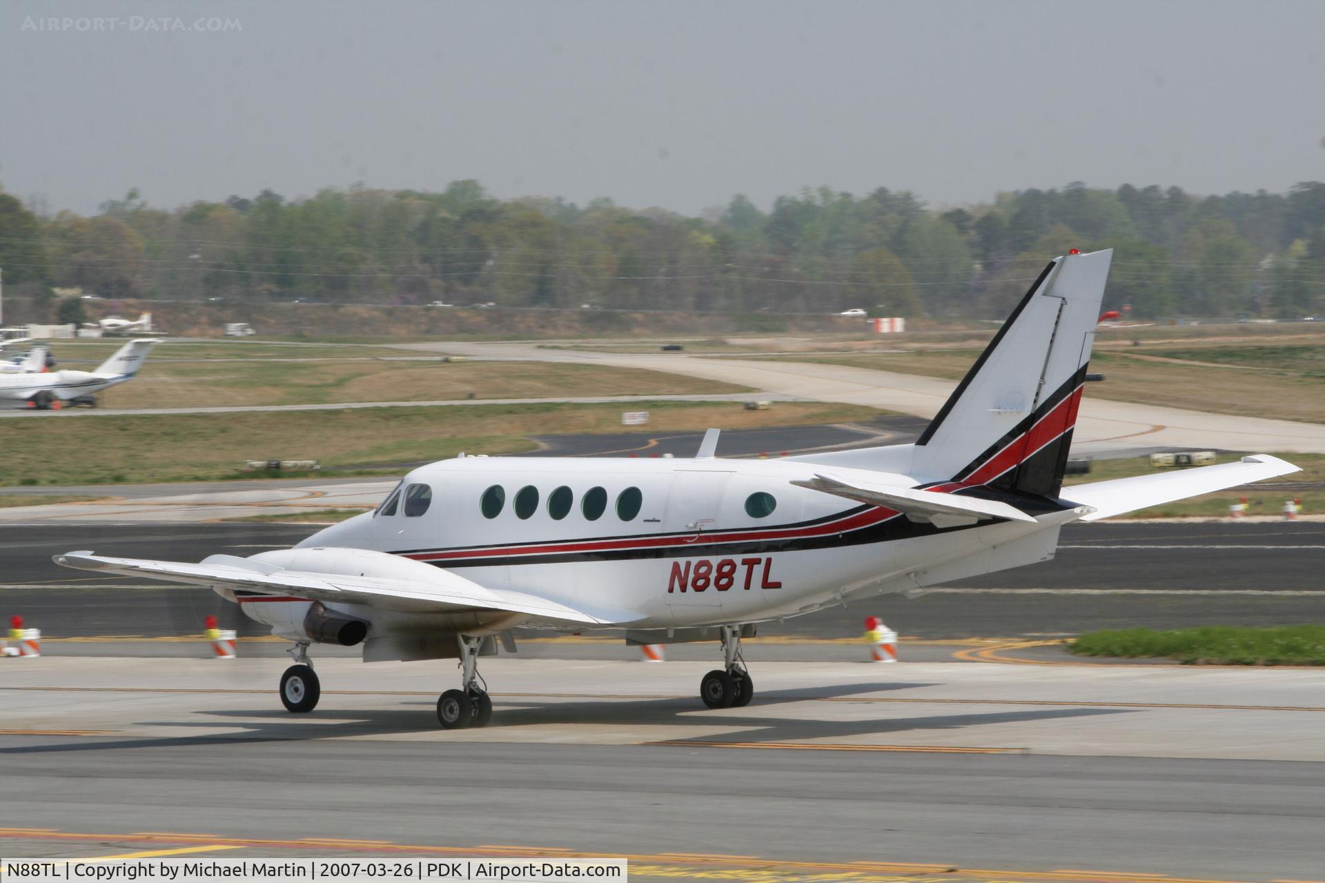 N88TL, 1981 Beech B100 King Air C/N BE-113, Taxing to Epps Air Service