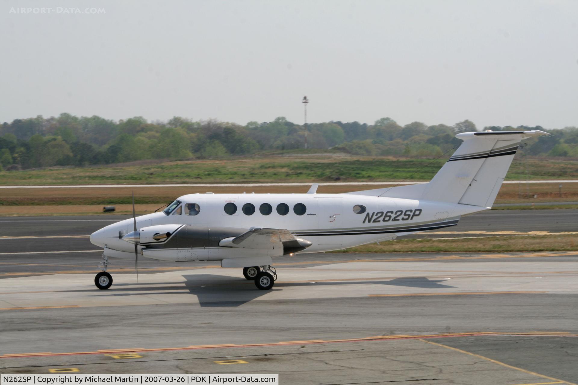 N262SP, 1984 Beech 300 Super King Air C/N FA-33, Taxing to Runway 20L